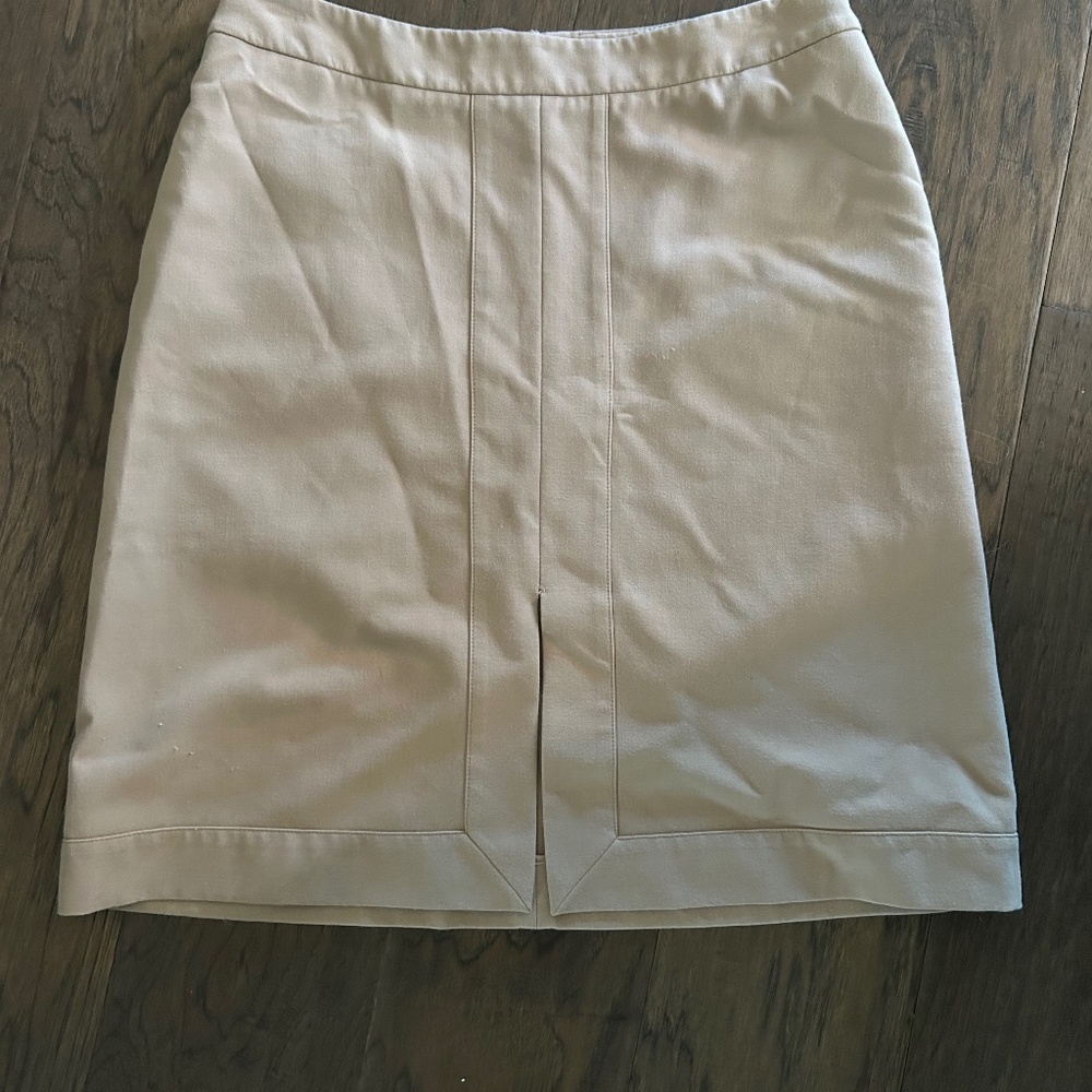 Tan Boden skirt with front slit and pockets!